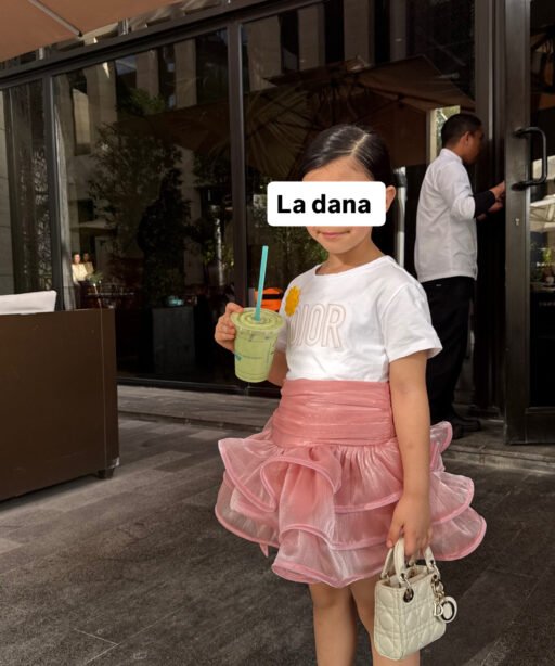 Alternative view of Fulffy skirt pink